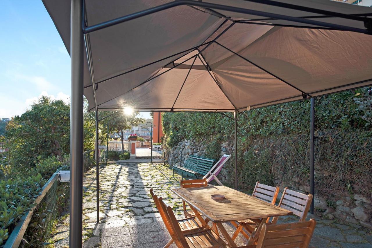 Trilocale In Villa Vista Mare Apt 3 瓦拉泽 外观 照片